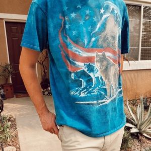 xl men’s delta graphic wolf tee